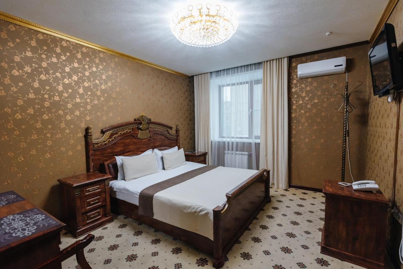 Altyn Adam Hotel Petropavlovsk Bagian luar foto