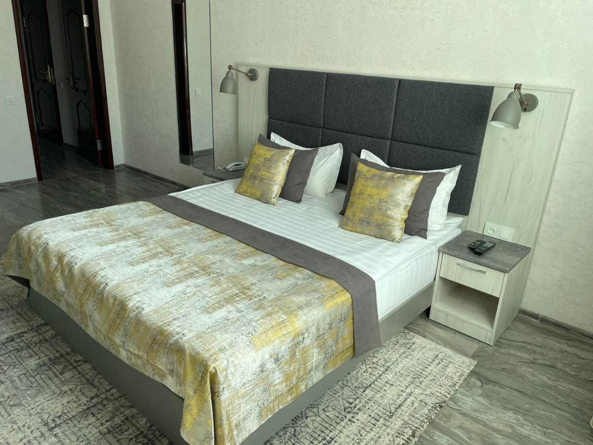 Altyn Adam Hotel Petropavlovsk Bagian luar foto