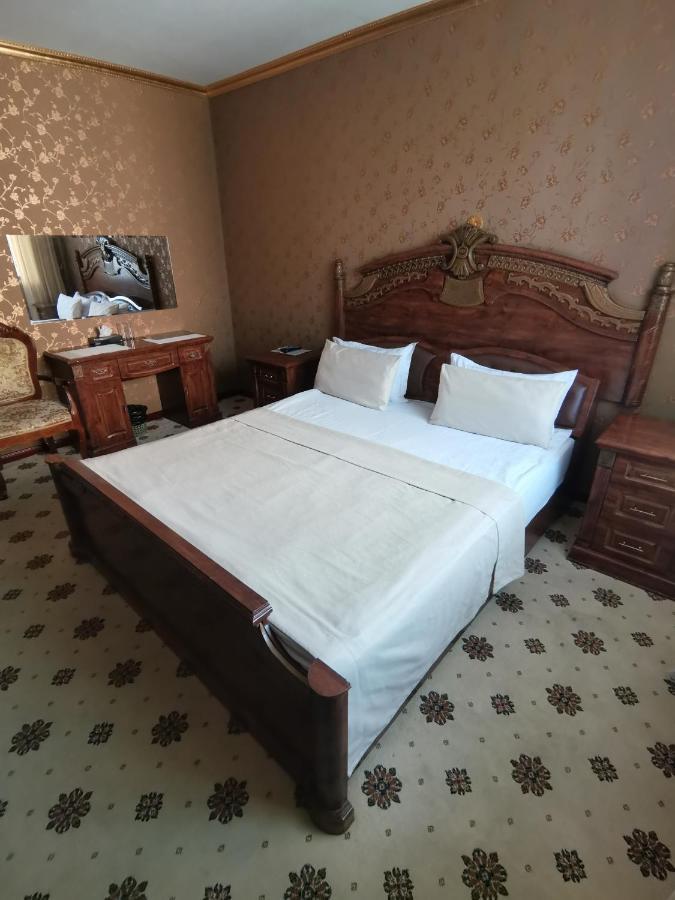 Altyn Adam Hotel Petropavlovsk Bagian luar foto