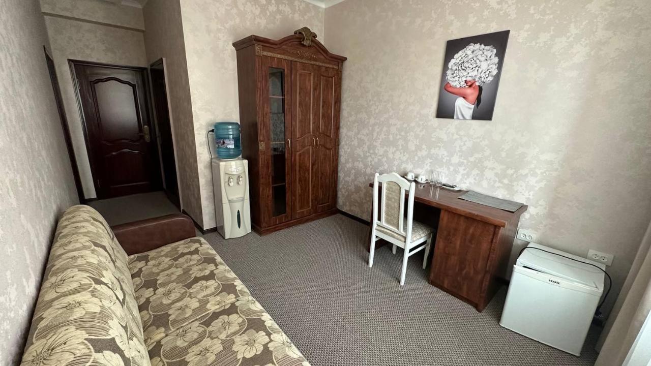 Altyn Adam Hotel Petropavlovsk Bagian luar foto