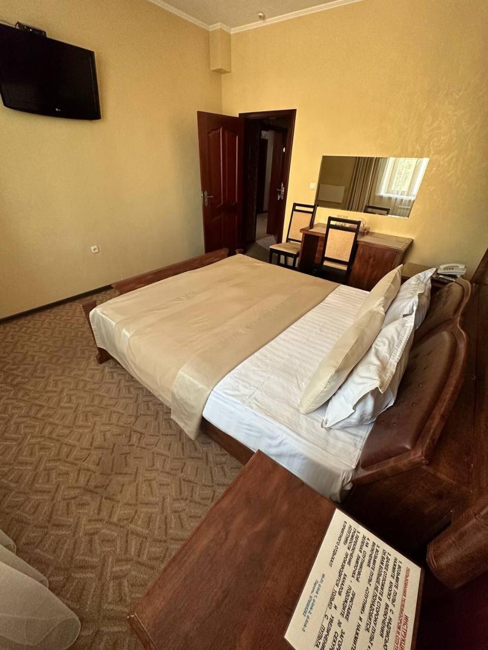 Altyn Adam Hotel Petropavlovsk Bagian luar foto