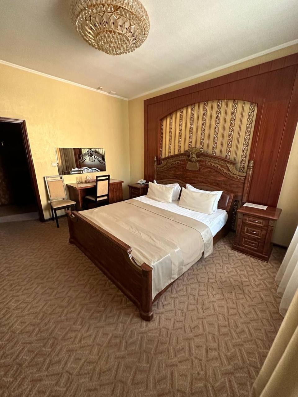 Altyn Adam Hotel Petropavlovsk Bagian luar foto