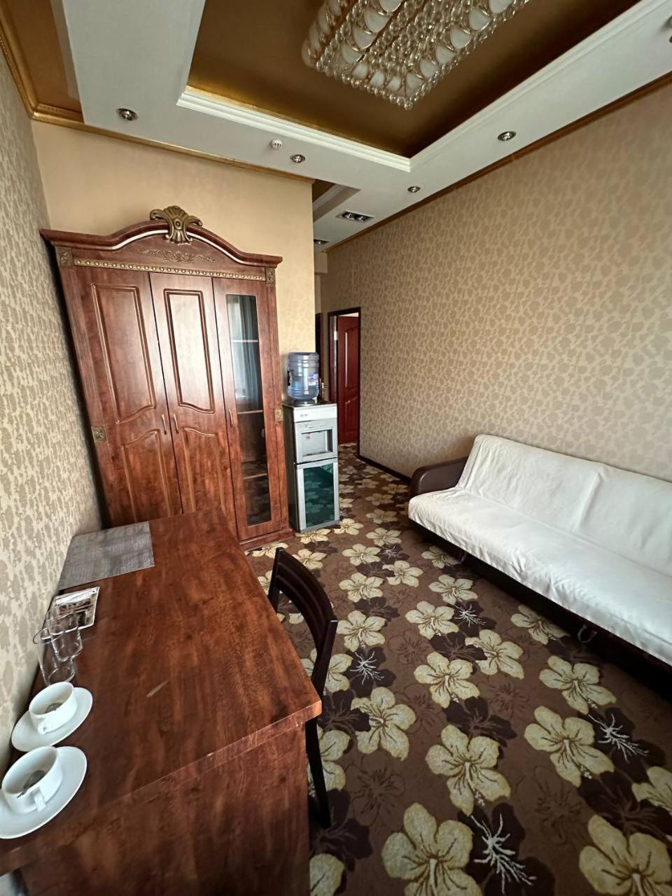 Altyn Adam Hotel Petropavlovsk Bagian luar foto