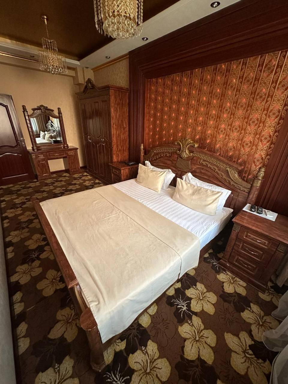 Altyn Adam Hotel Petropavlovsk Bagian luar foto