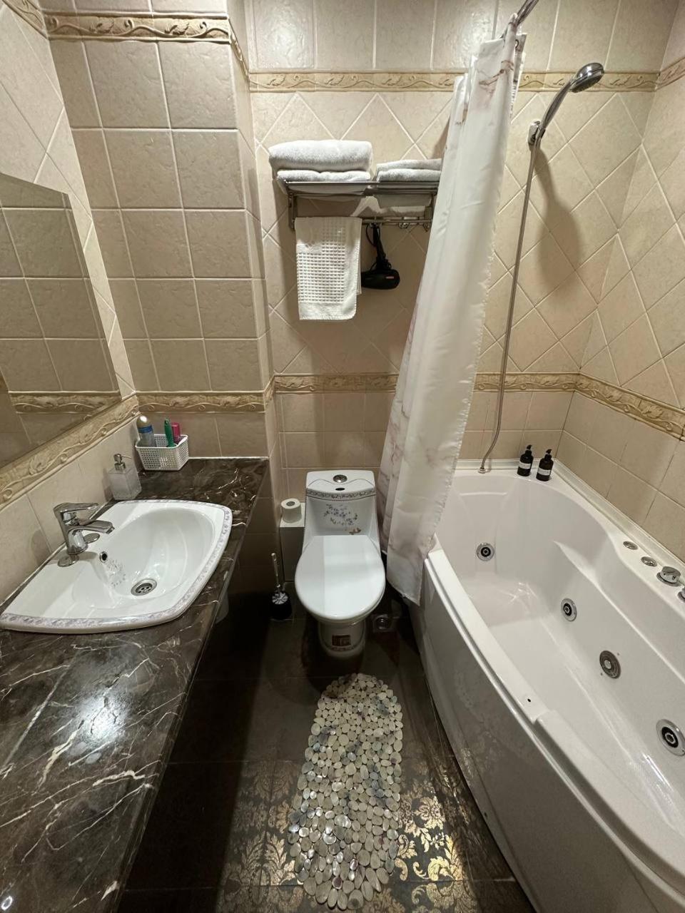Altyn Adam Hotel Petropavlovsk Bagian luar foto