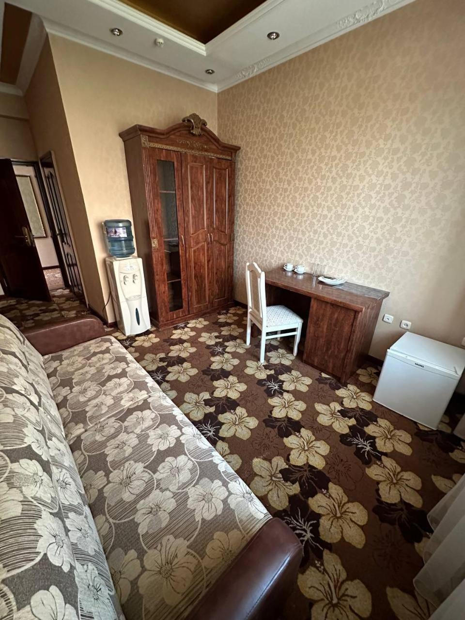 Altyn Adam Hotel Petropavlovsk Bagian luar foto