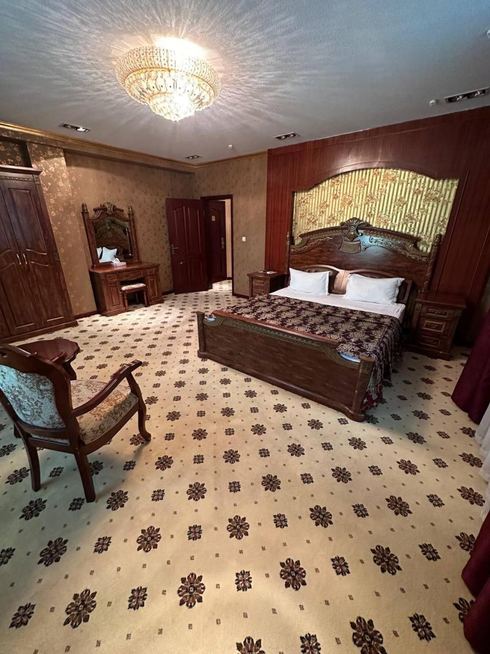 Altyn Adam Hotel Petropavlovsk Bagian luar foto