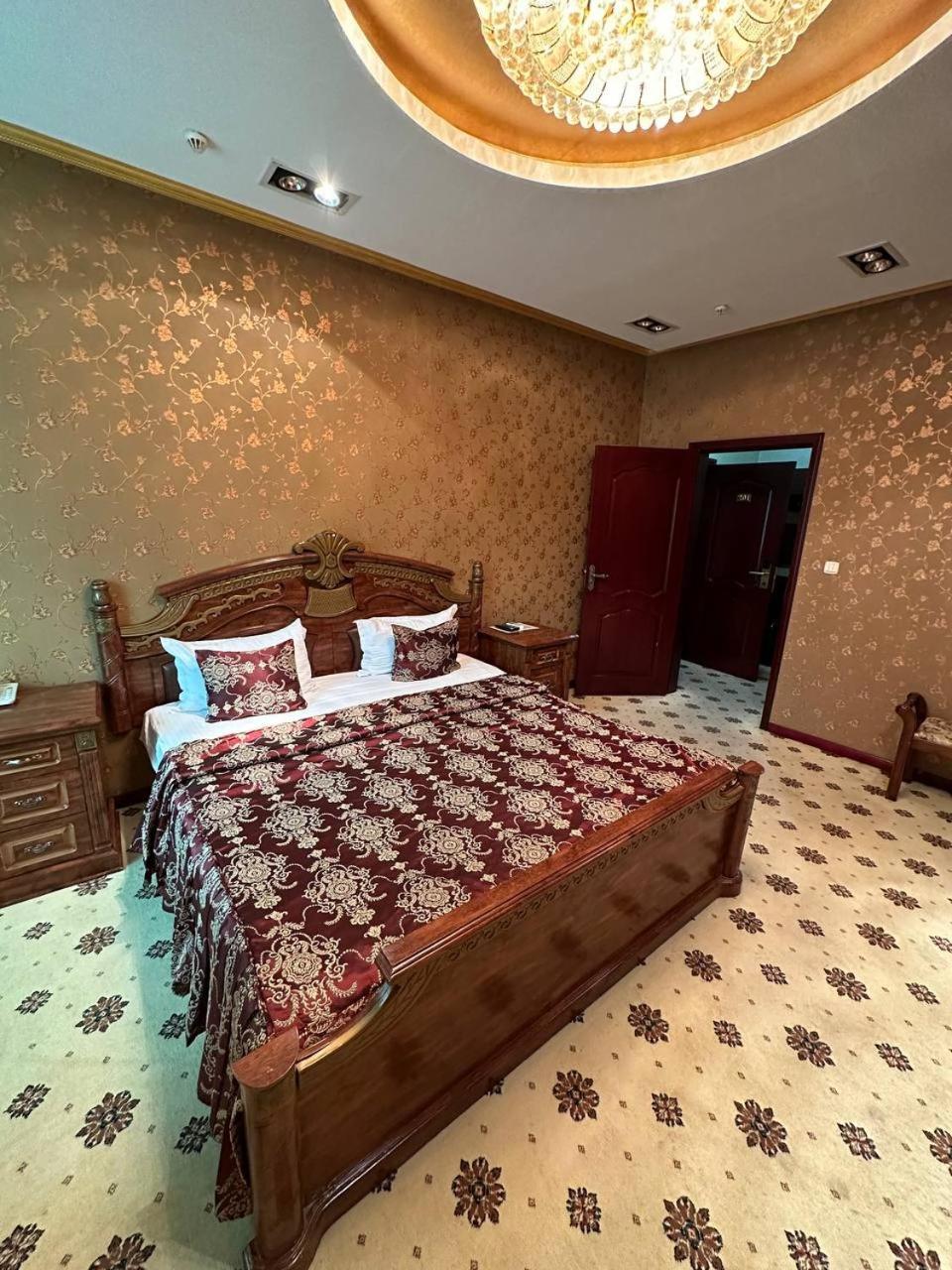 Altyn Adam Hotel Petropavlovsk Bagian luar foto
