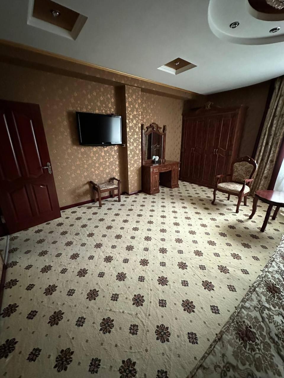 Altyn Adam Hotel Petropavlovsk Bagian luar foto