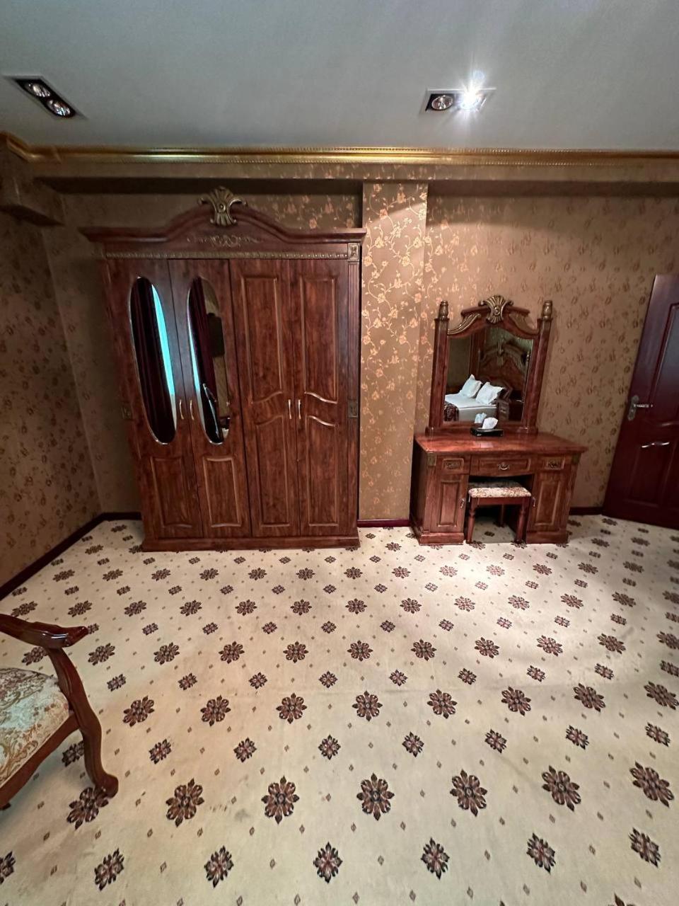 Altyn Adam Hotel Petropavlovsk Bagian luar foto