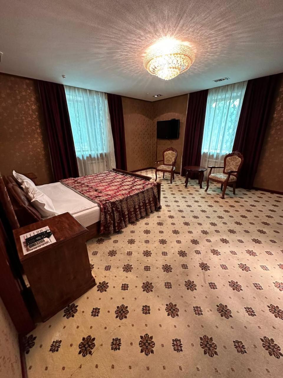 Altyn Adam Hotel Petropavlovsk Bagian luar foto
