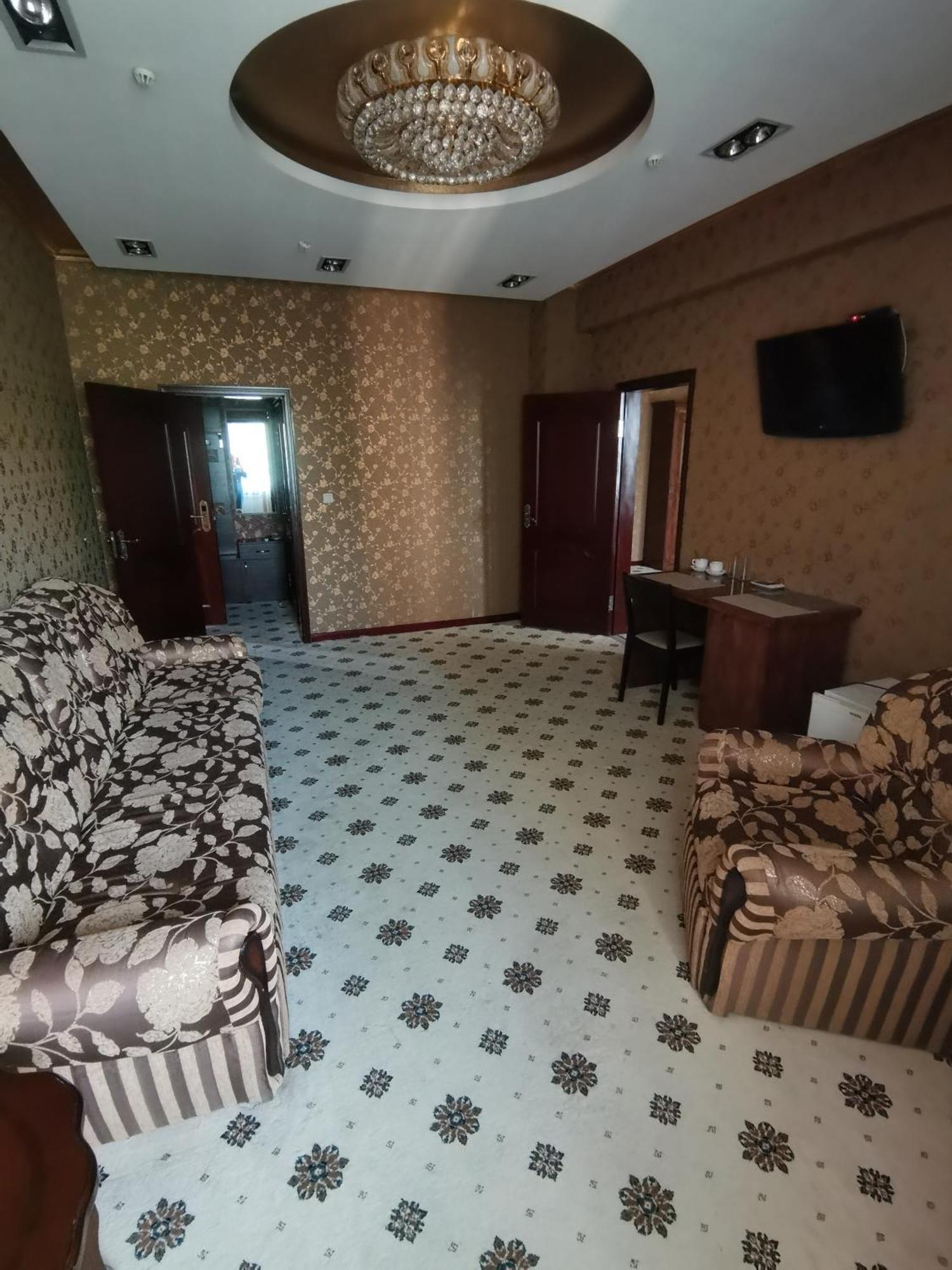 Altyn Adam Hotel Petropavlovsk Bagian luar foto
