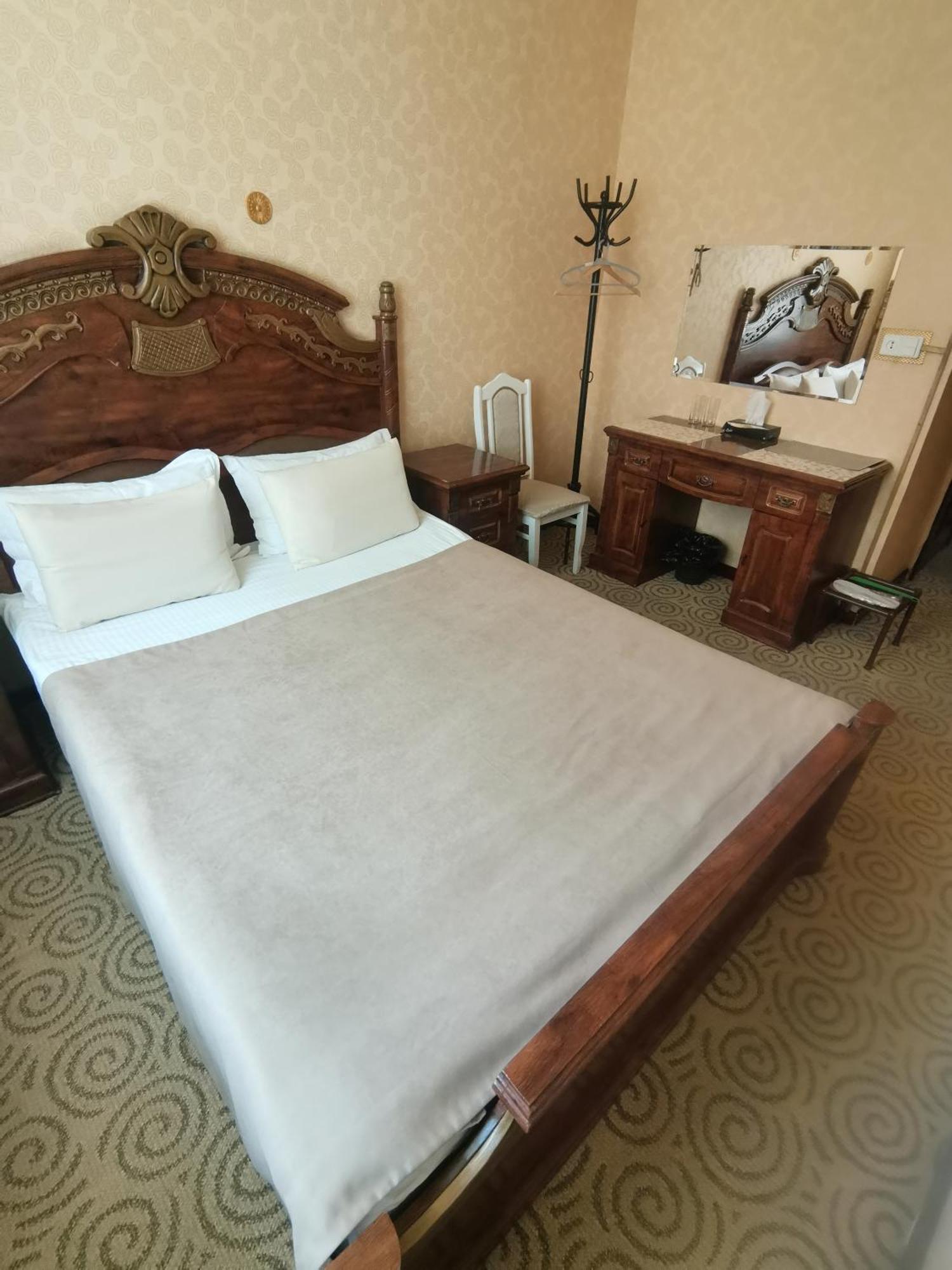 Altyn Adam Hotel Petropavlovsk Bagian luar foto